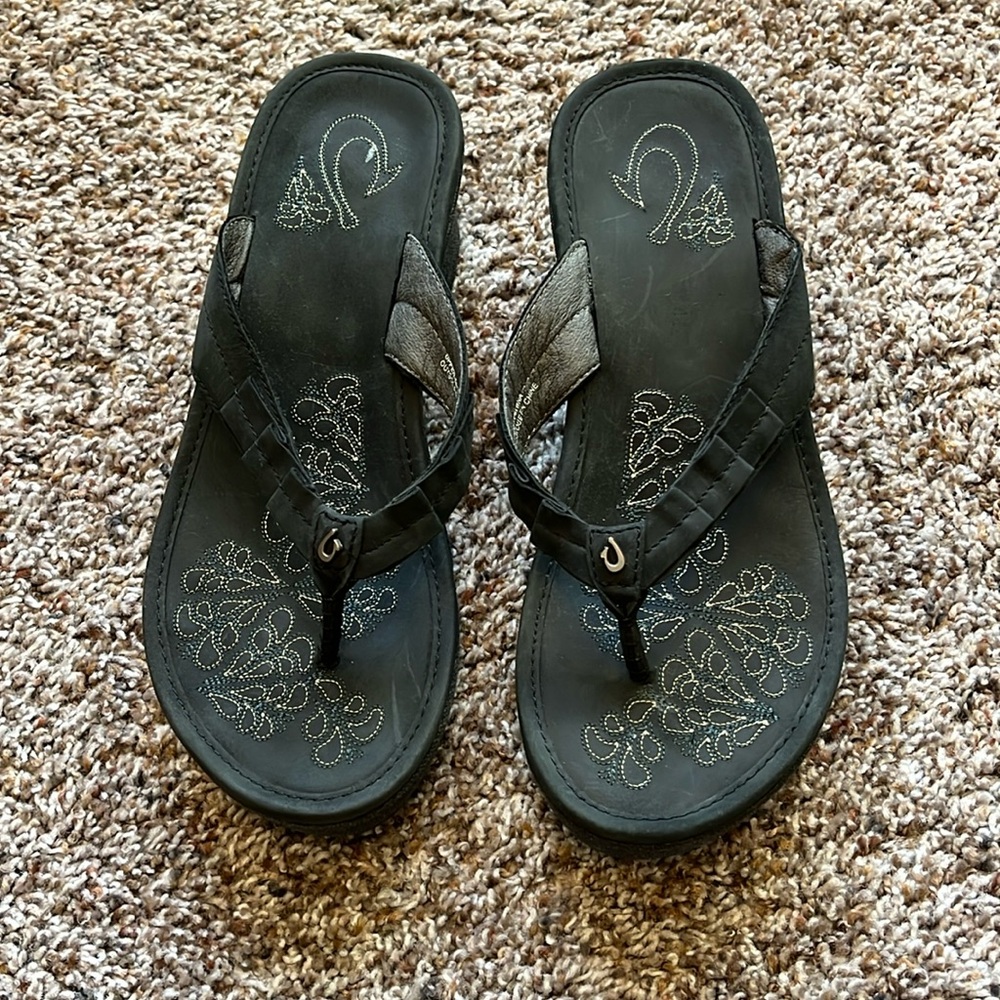 Womens heeled sandals size 7.